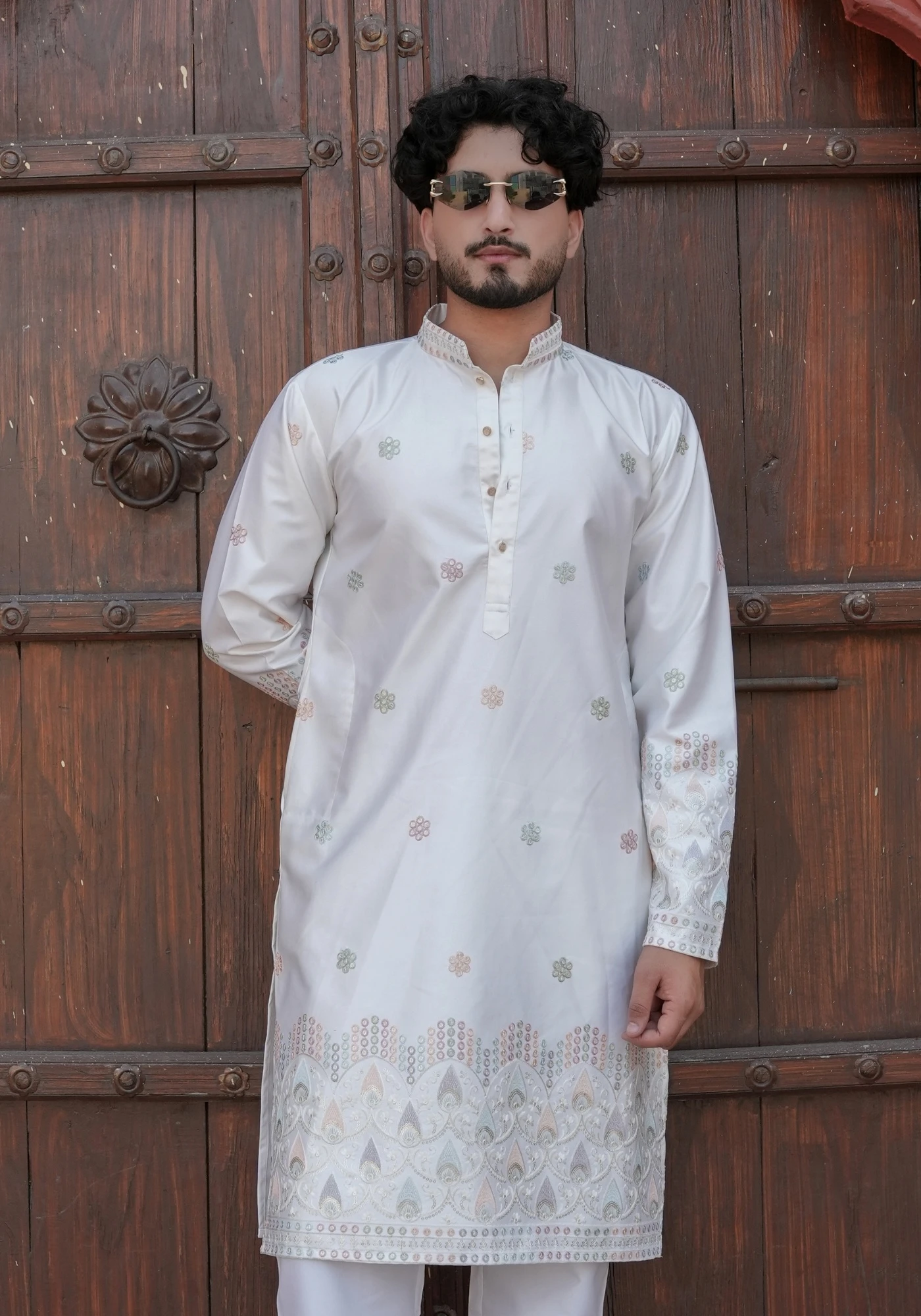 Cream Nazakat Noorbuti Embroidered Kurta - view 4