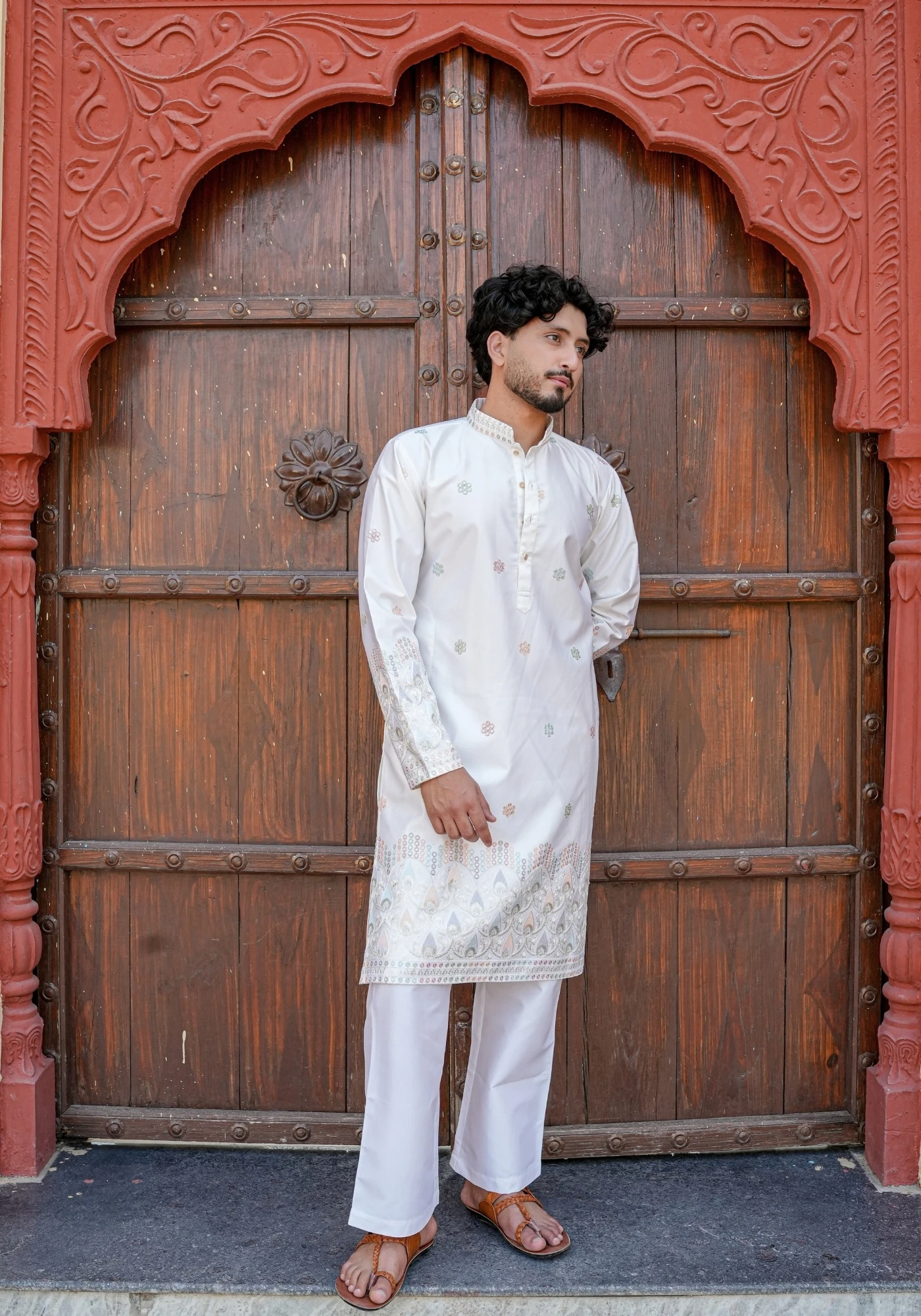 Cream Nazakat Noorbuti Embroidered Kurta - view 5
