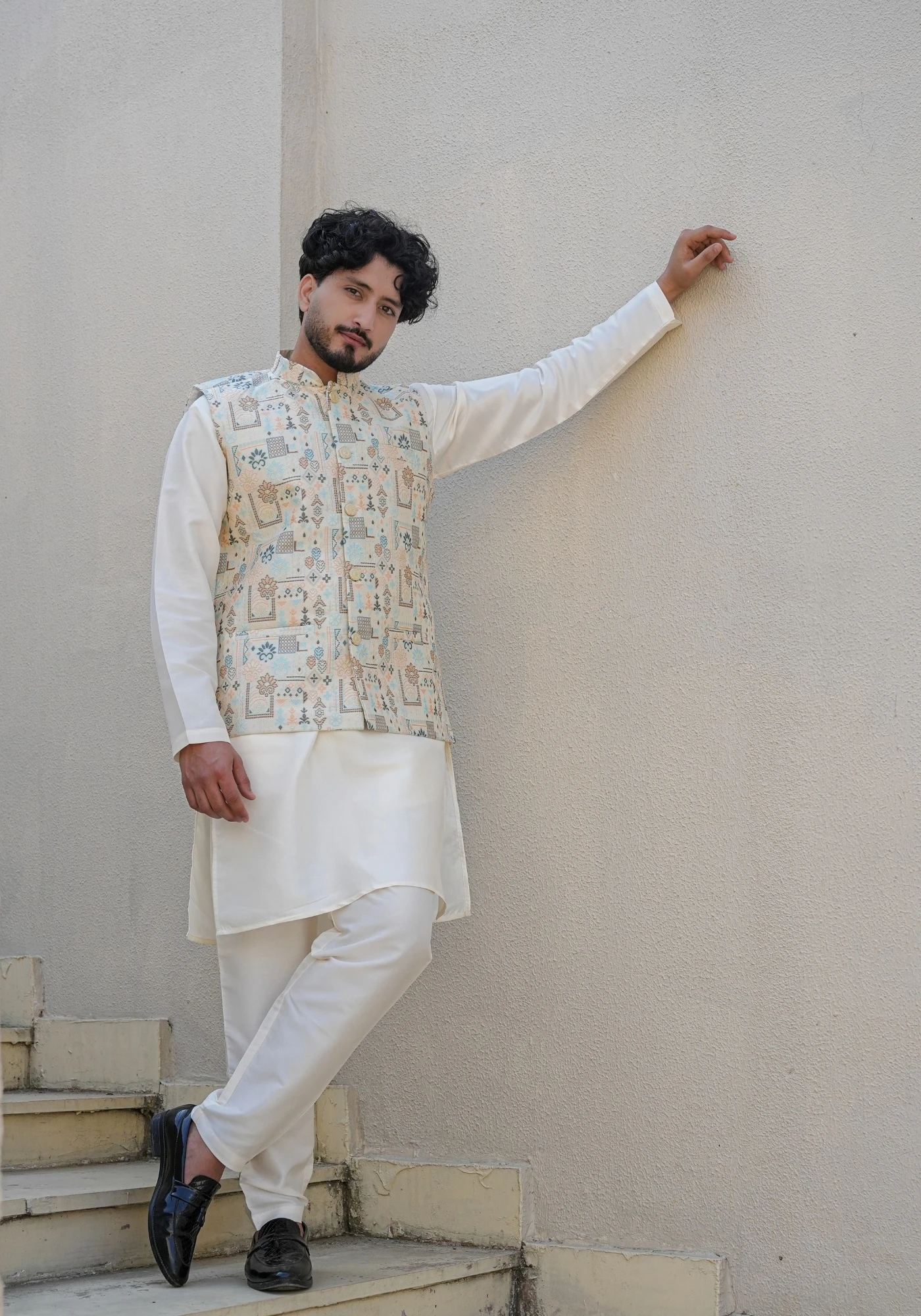 Heritage Blue Riwaayat Woven Koti with Kurta - view 5