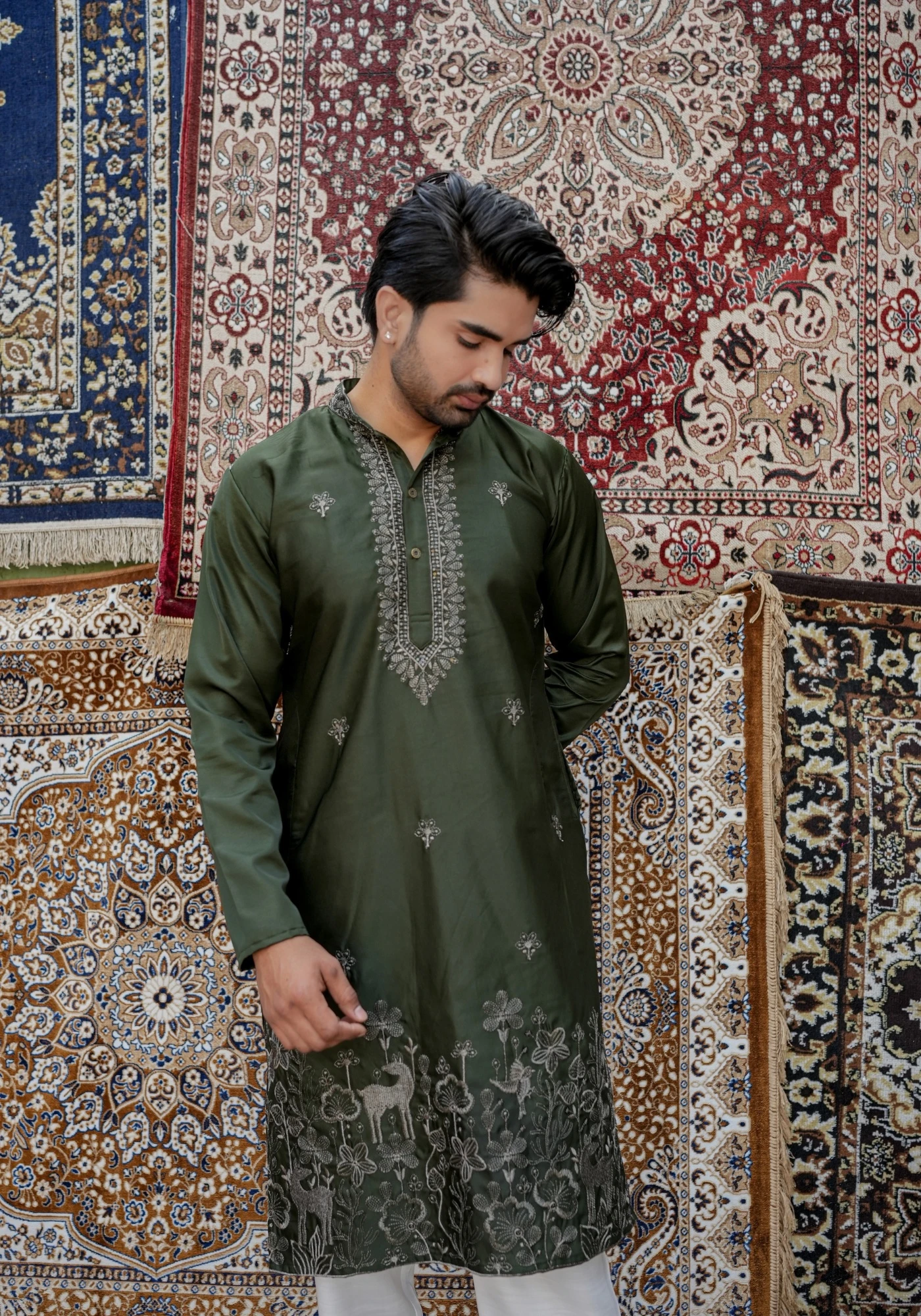 Olive Green Gulzar Naqsh Embroidered Kurta - view 4