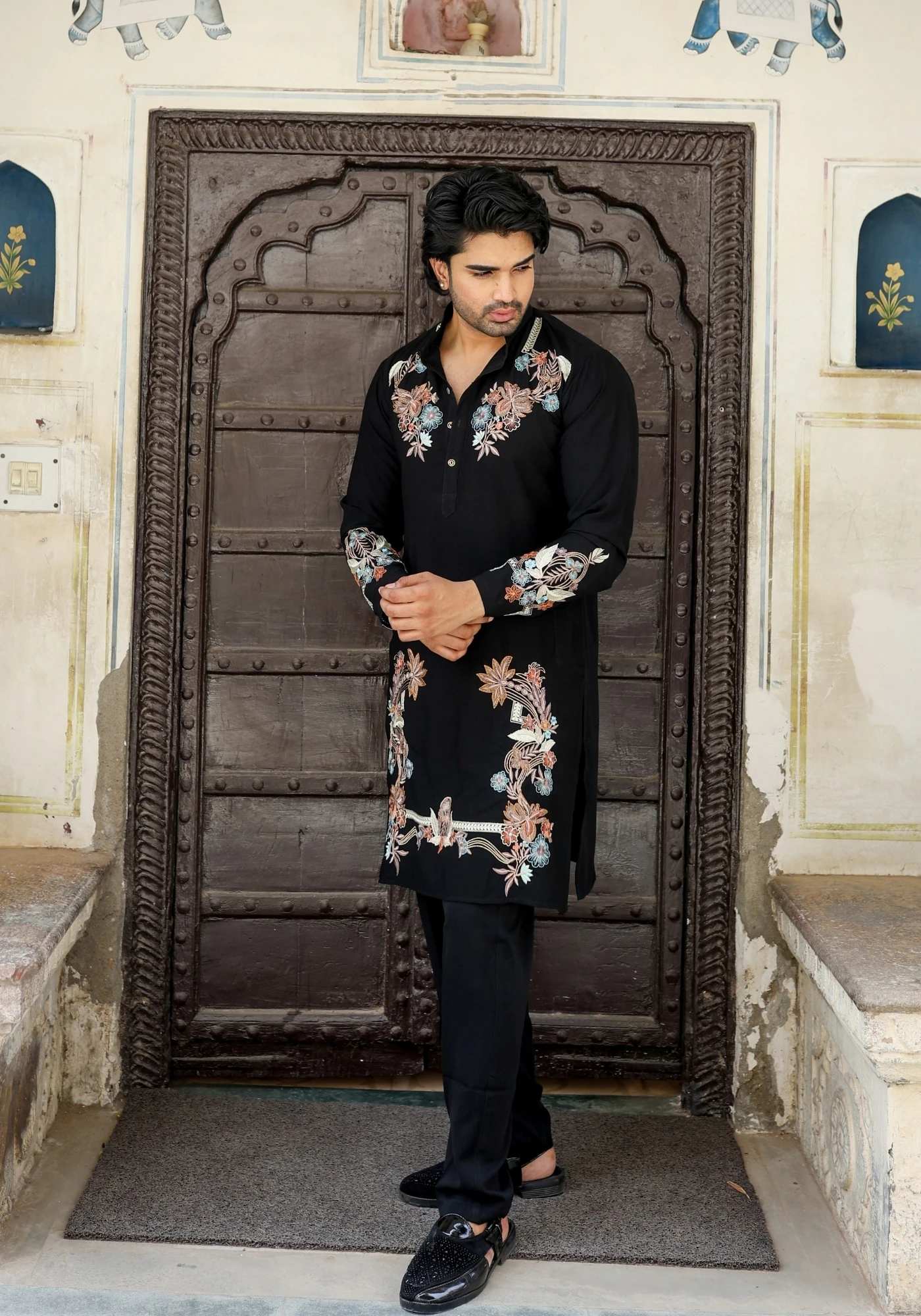 Midnight Black Gulzar Naqsh Embroidered Kurta Pant Set - view 4