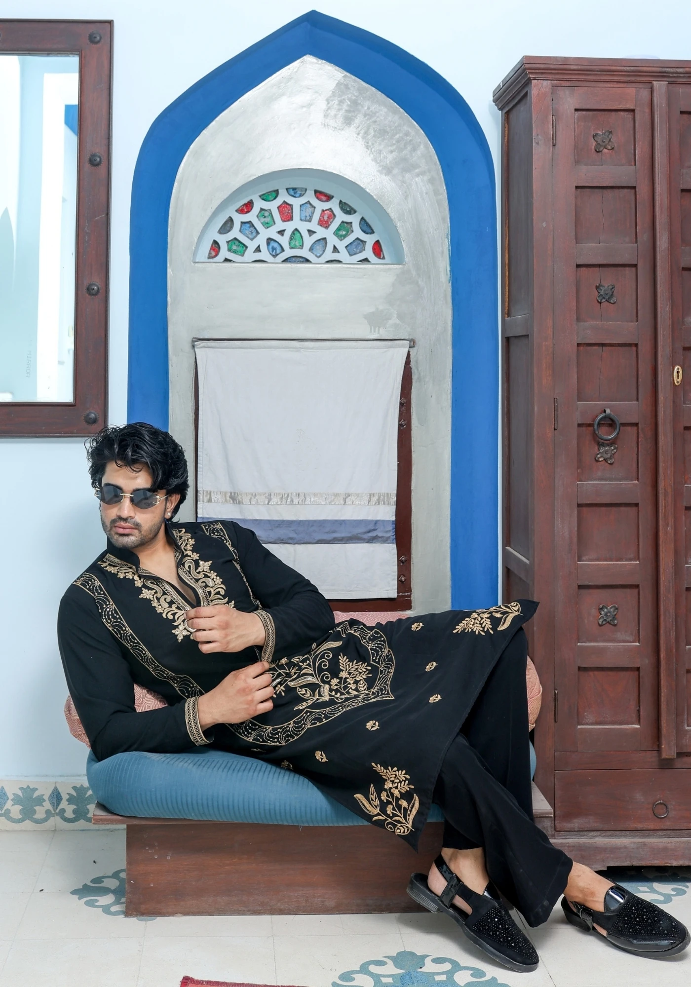 Black Gulnaar Gulkaar Embroidered Kurta - view 5