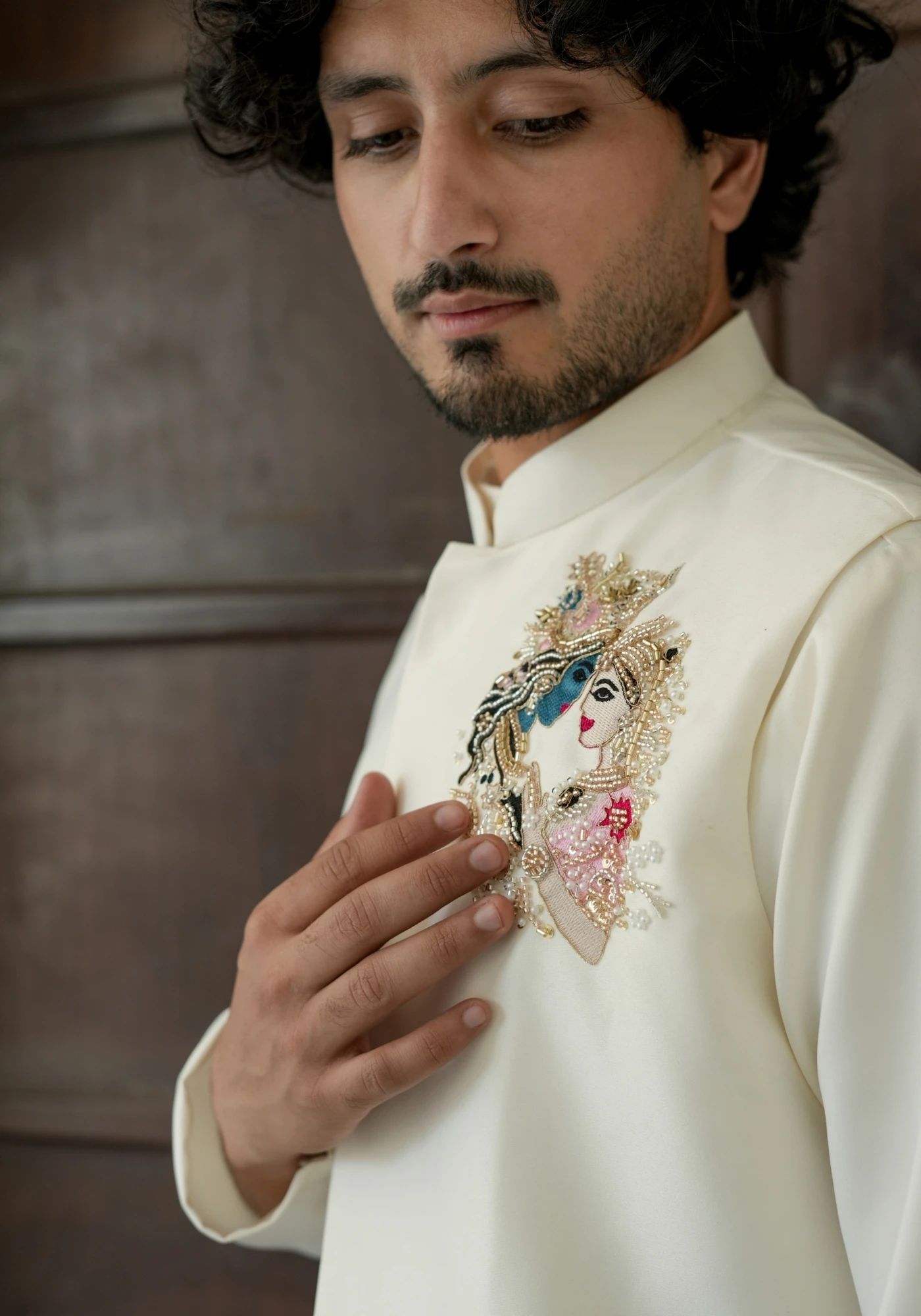 Off White Riwaayat Rangmahal Radha Krishna Embroidered Koti Kurta Pant Set - view 3